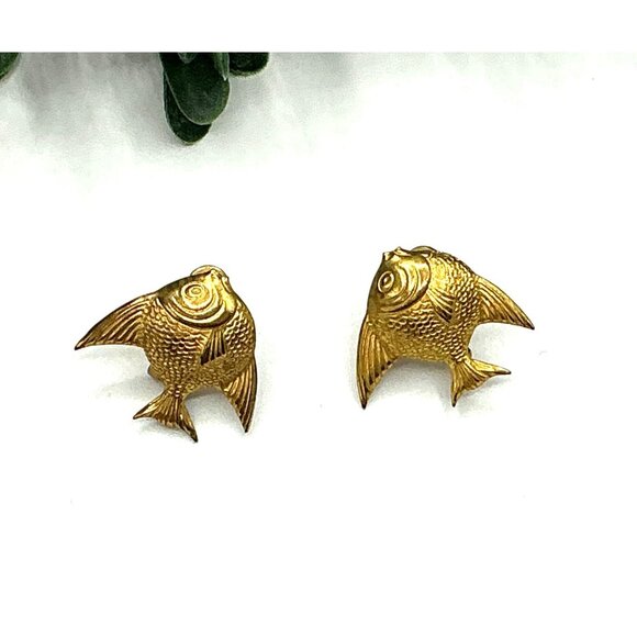 Vintage Gold-Tone Fish-Shaped Screw-Back Earrings - Picture 2 of 6